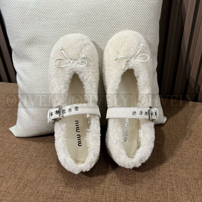 미우미우 쉐어링 발레리나 플랫