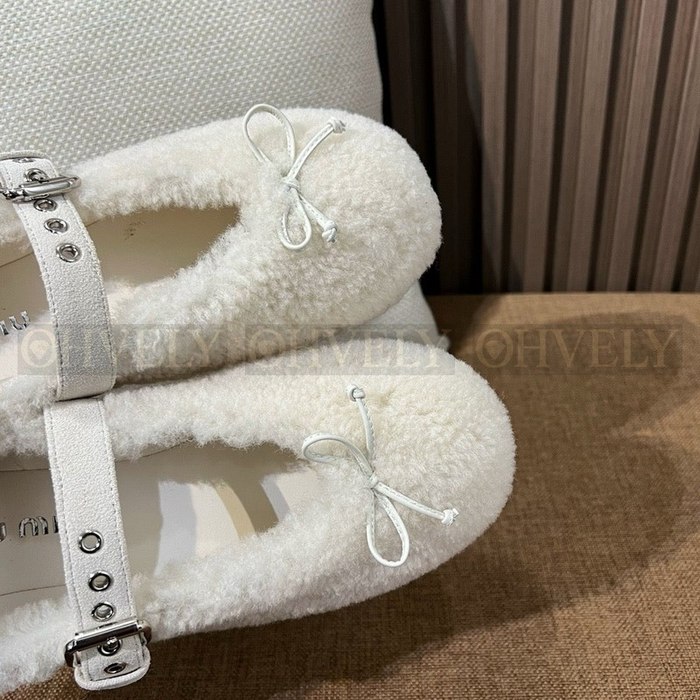 미우미우 쉐어링 발레리나 플랫