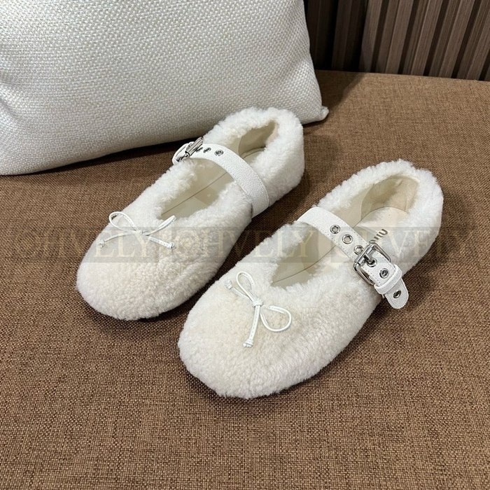 미우미우 쉐어링 발레리나 플랫