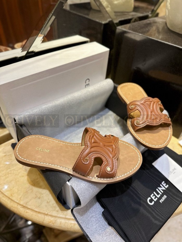 셀린느 트리옹프 뮬 슬리퍼