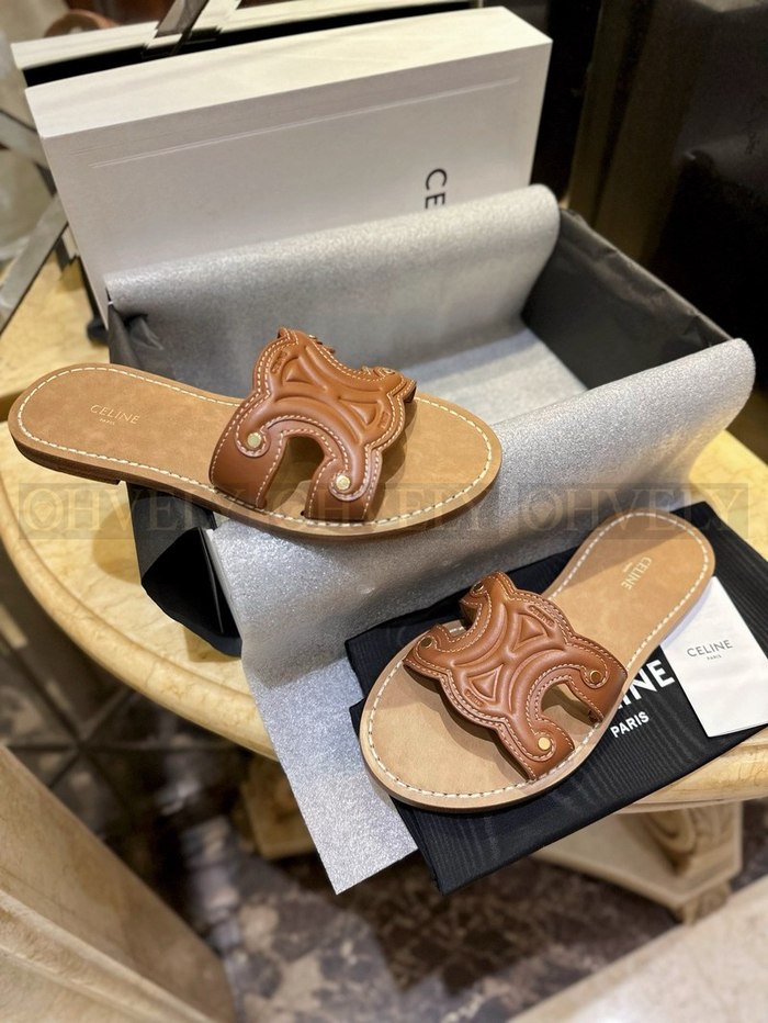 셀린느 트리옹프 뮬 슬리퍼