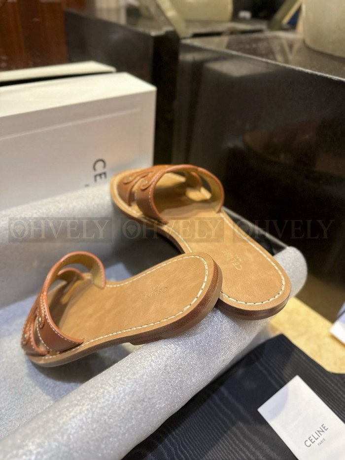 셀린느 트리옹프 뮬 슬리퍼