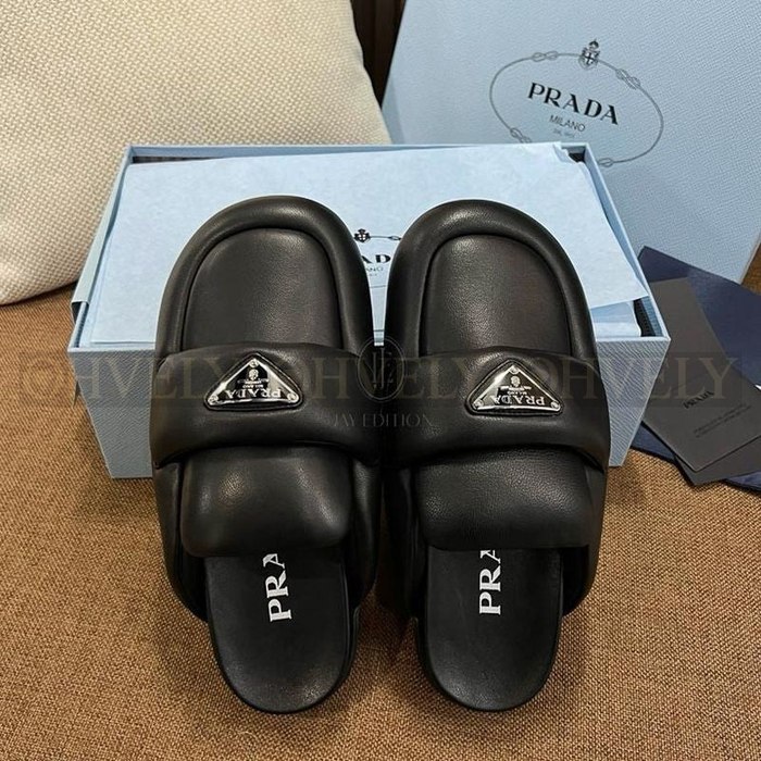 프라다 소프트 패딩 나파 가죽 사보