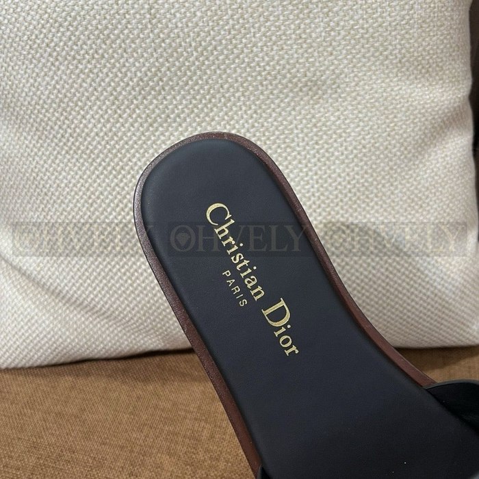 디올 디웨이 슬라이드 카프스킨 뮬
