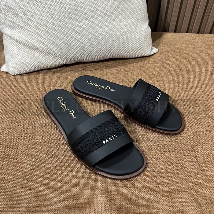 디올 디웨이 슬라이드 카프스킨 뮬