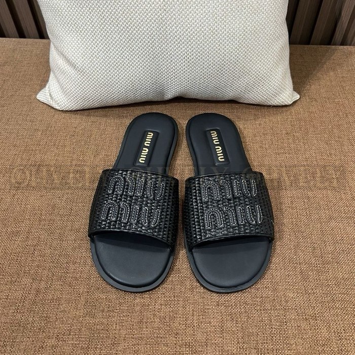 미우미우 라피아 이펙트 패브릭 슬라이드 뮬