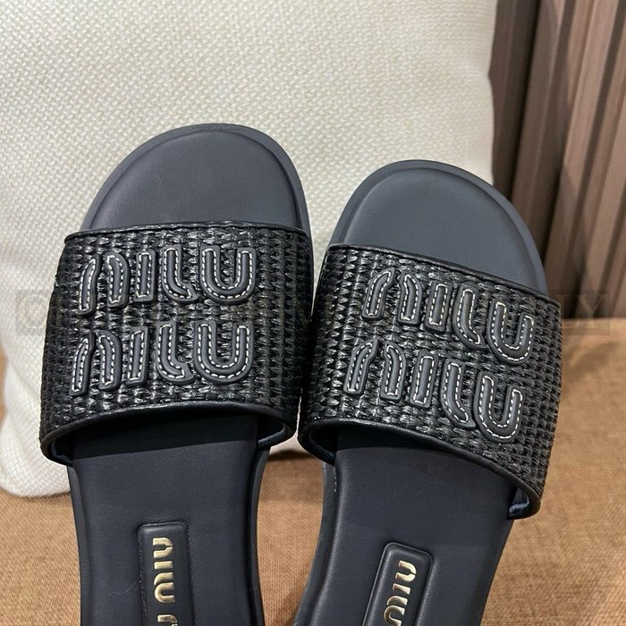 미우미우 라피아 이펙트 패브릭 슬라이드 뮬