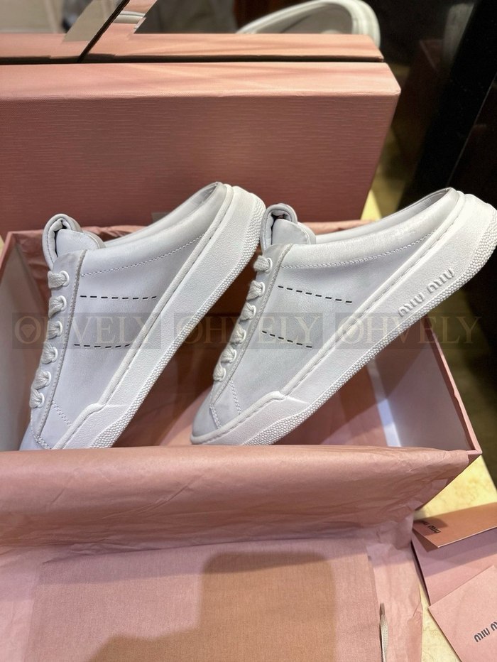 미우미우 블리치드 가죽 스니커즈 뮬