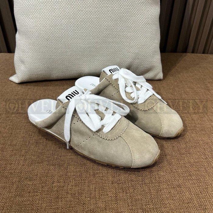 미우미우 플룸 스웨이드 뮬