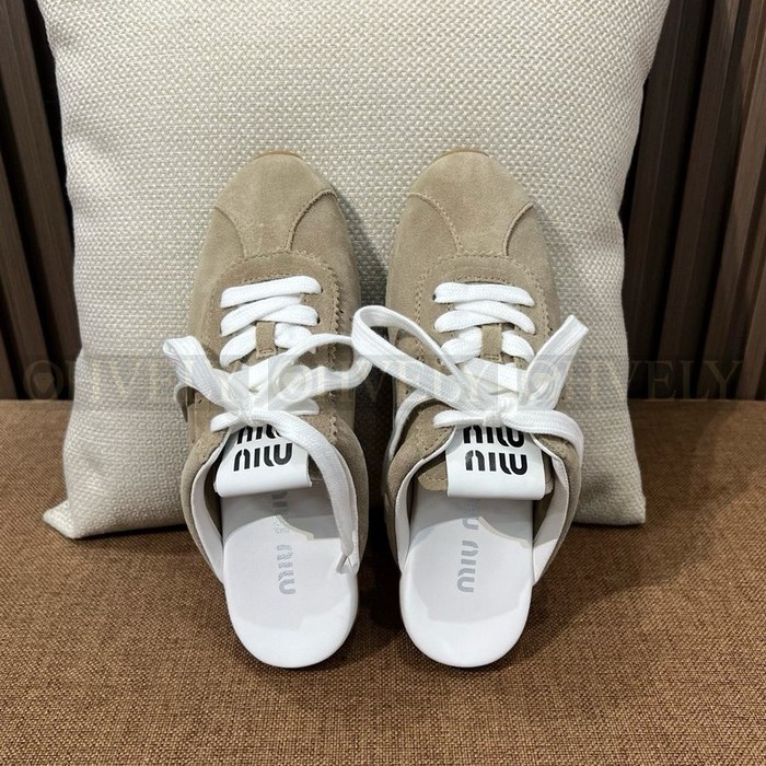 미우미우 플룸 스웨이드 뮬