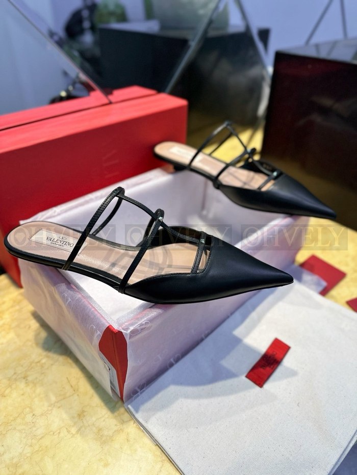 발렌티노 락스터드 위스피 뮬