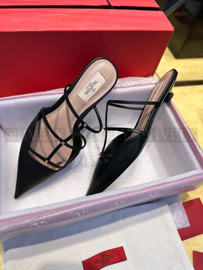 발렌티노 락스터드 위스피 뮬