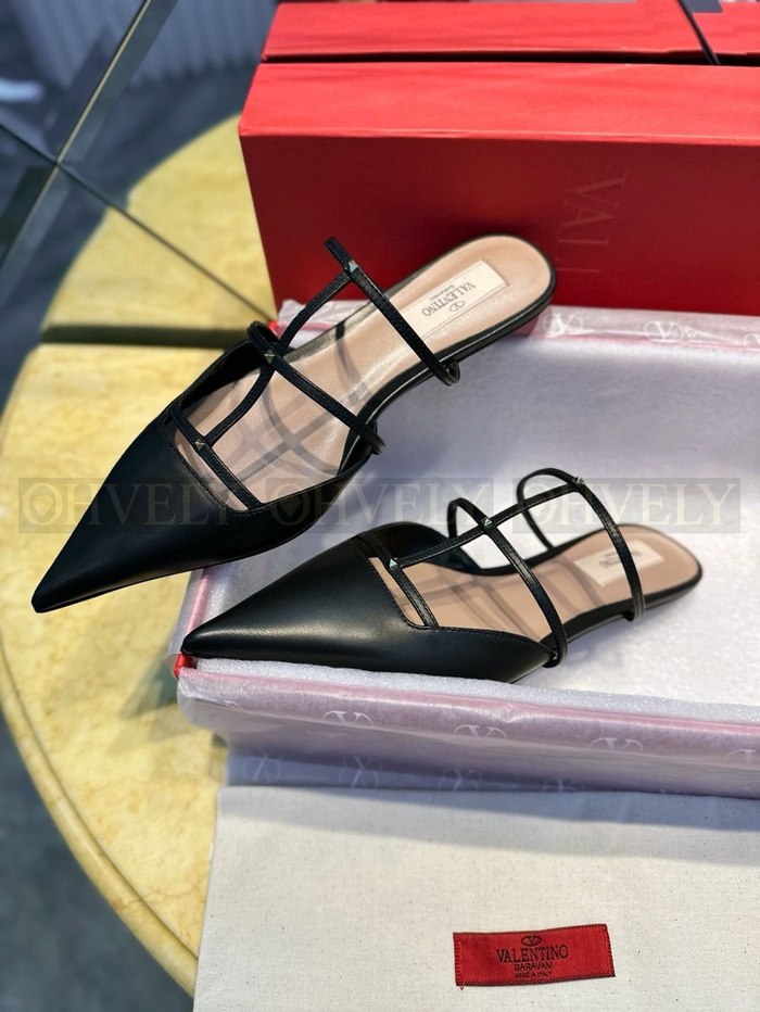 발렌티노 락스터드 위스피 뮬