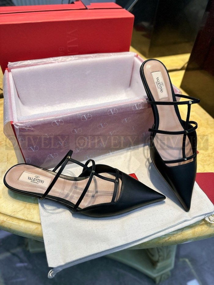 발렌티노 락스터드 위스피 뮬