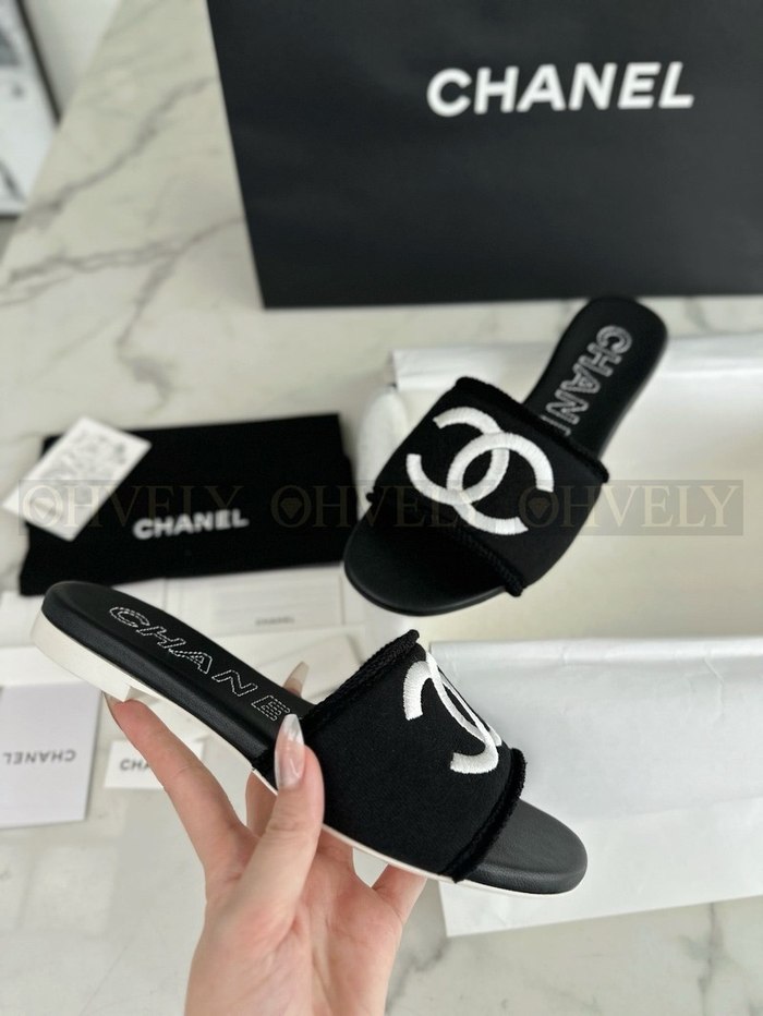 샤넬 24SS CC 자수 로고 뮬