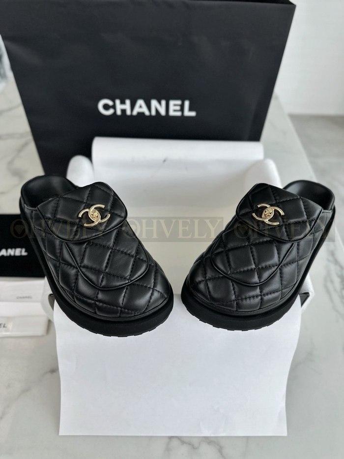 샤넬 CC 로고 퀄팅 턴락 뮬