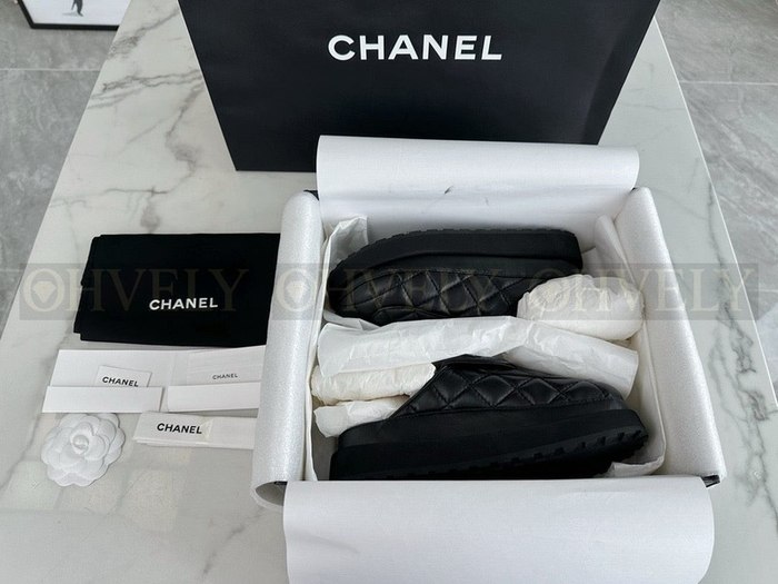 샤넬 CC 로고 퀄팅 턴락 뮬