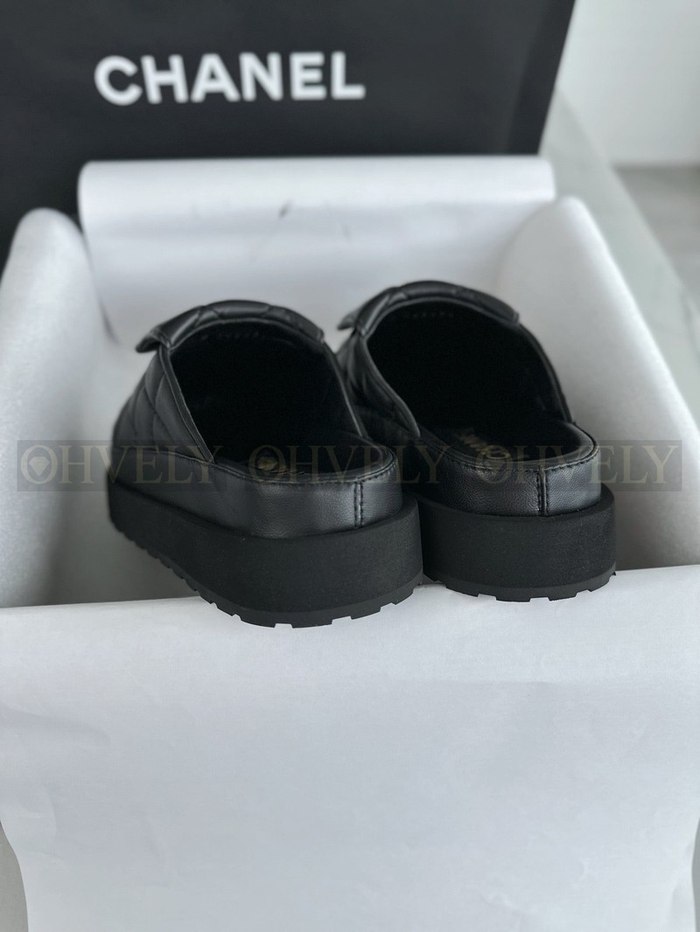 샤넬 CC 로고 퀄팅 턴락 뮬