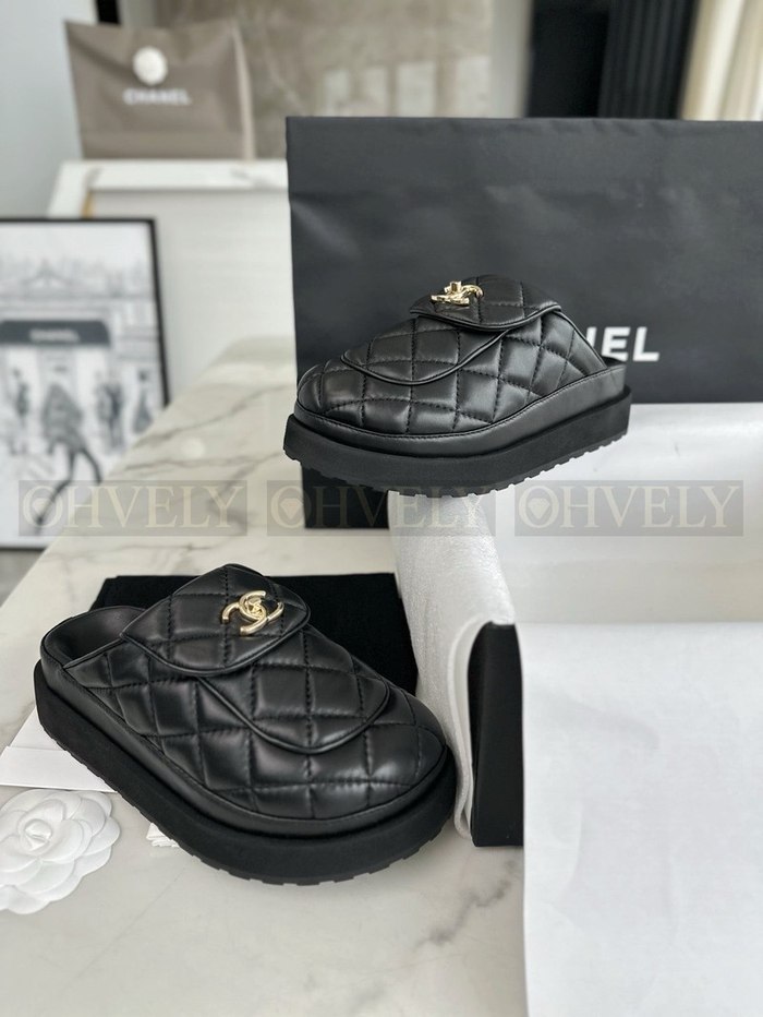 샤넬 CC 로고 퀄팅 턴락 뮬