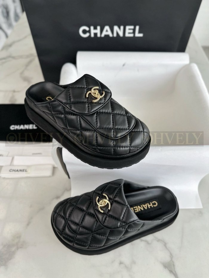 샤넬 CC 로고 퀄팅 턴락 뮬