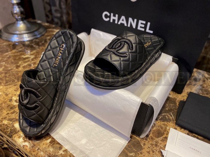 샤넬 자수 로고 뮬