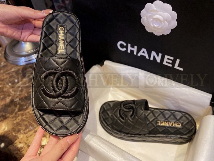 샤넬 자수 로고 뮬