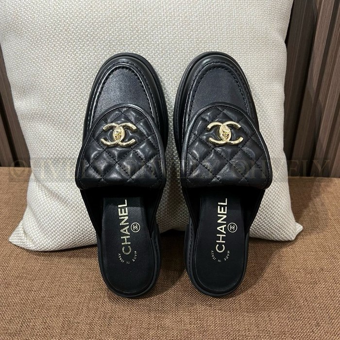 샤넬 턴락 퀄팅 뮬 슬리퍼