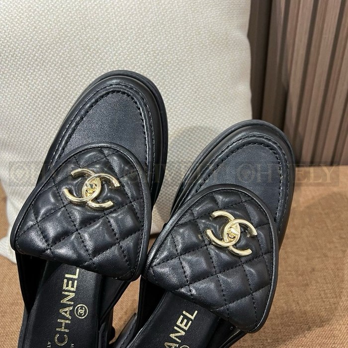 샤넬 턴락 퀄팅 뮬 슬리퍼