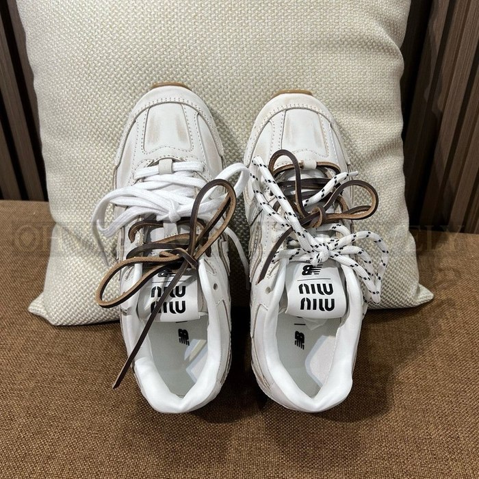 미우미우 X 뉴발란스 530 SL 가죽 스니커즈