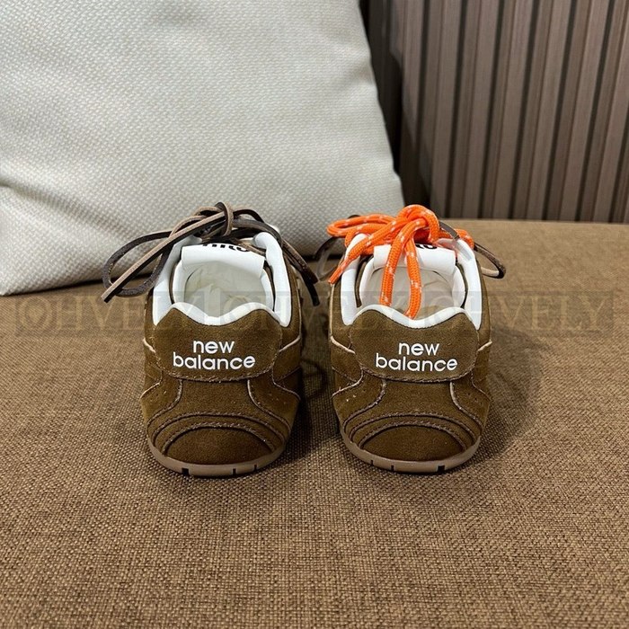 미우미우 X 뉴발란스 530 스웨이드 스니커즈