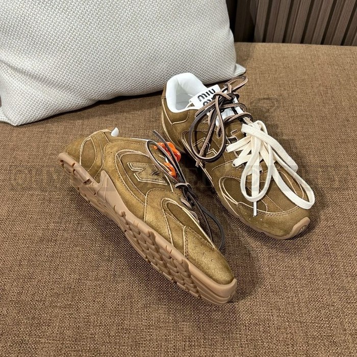 미우미우 X 뉴발란스 530 스웨이드 스니커즈