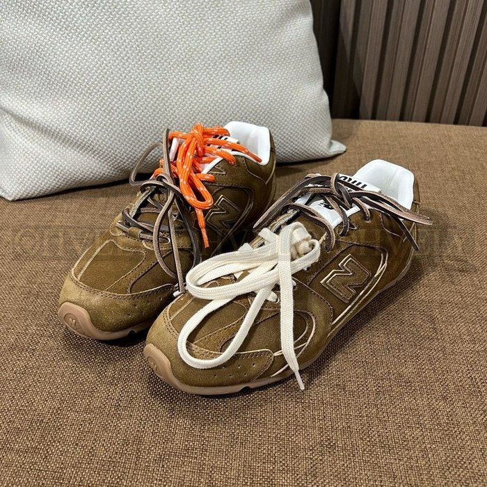 미우미우 X 뉴발란스 530 스웨이드 스니커즈