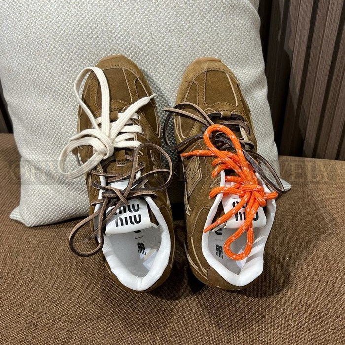 미우미우 X 뉴발란스 530 스웨이드 스니커즈