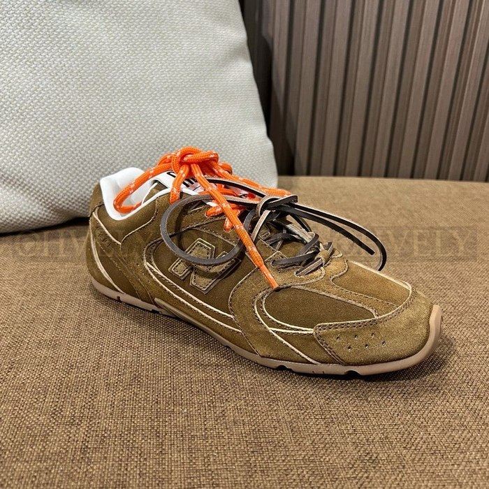 미우미우 X 뉴발란스 530 스웨이드 스니커즈