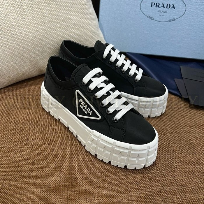 프라다 나일론 개버딘 휠 스니커즈