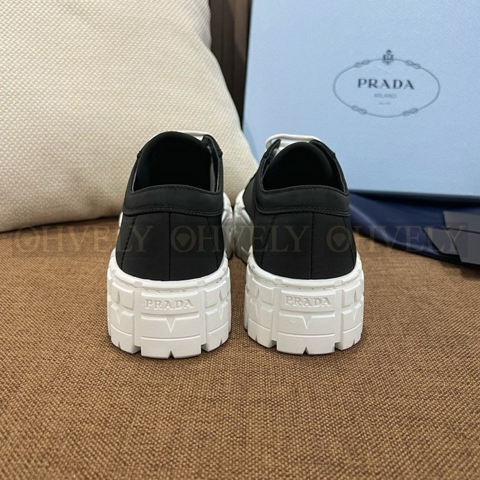 프라다 나일론 개버딘 휠 스니커즈