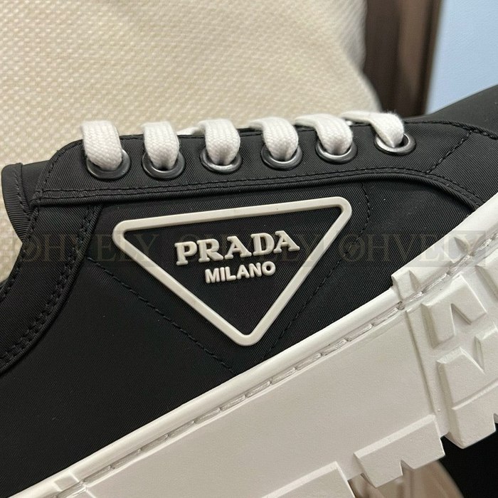 프라다 나일론 개버딘 휠 스니커즈