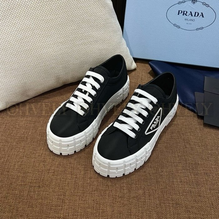 프라다 나일론 개버딘 휠 스니커즈