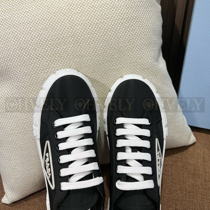 프라다 나일론 개버딘 휠 스니커즈