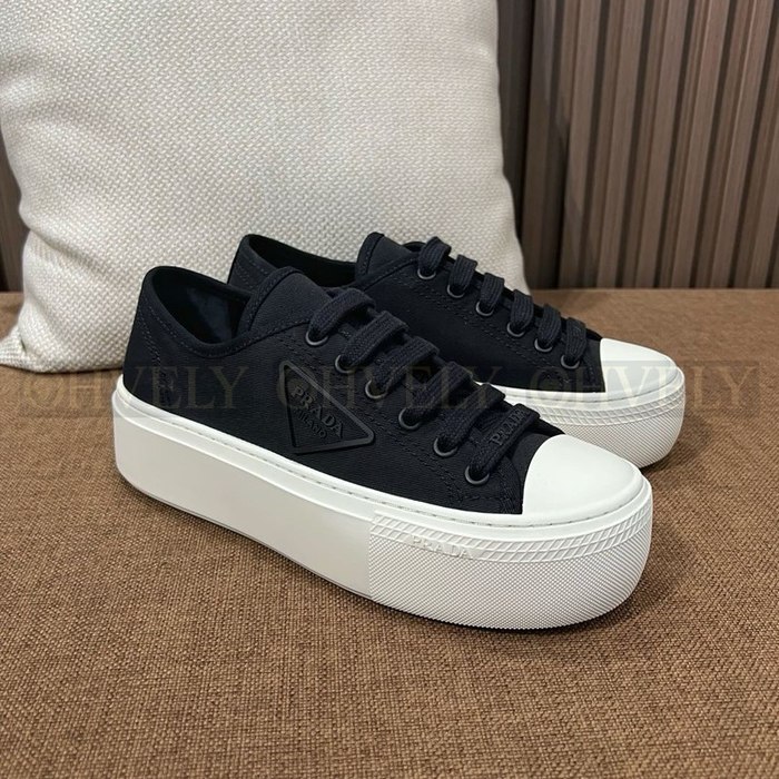 프라다 레이스 패브릭 스니커즈