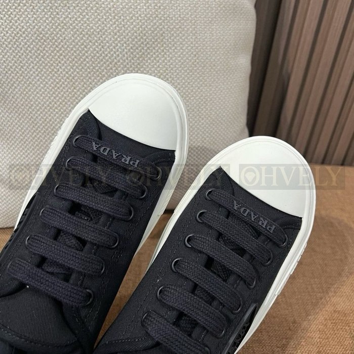 프라다 레이스 패브릭 스니커즈