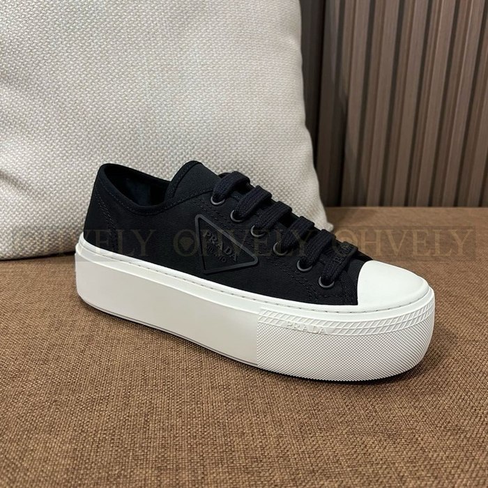 프라다 레이스 패브릭 스니커즈