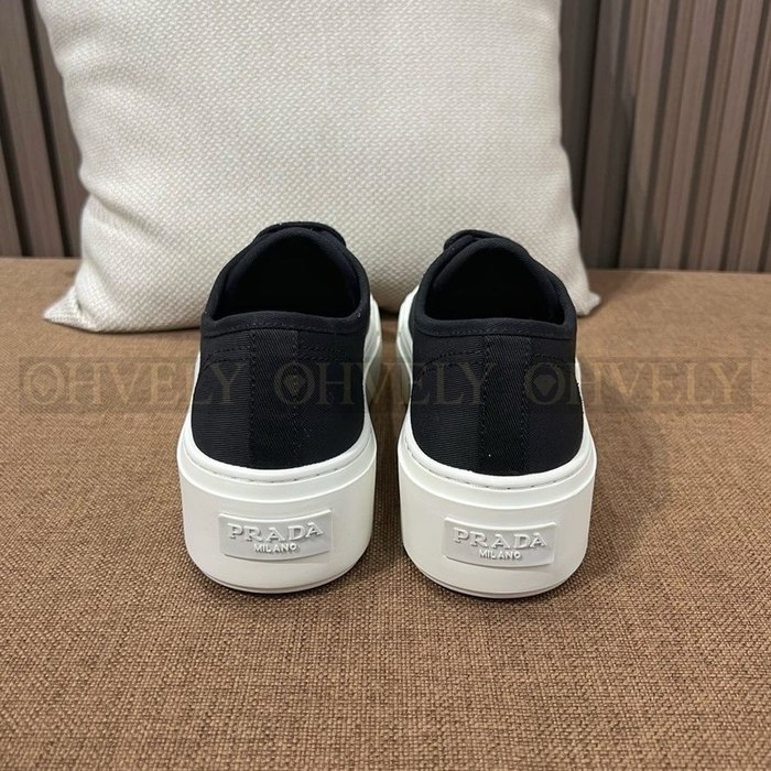 프라다 레이스 패브릭 스니커즈