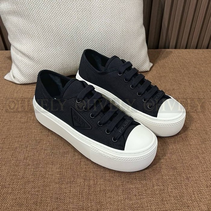 프라다 레이스 패브릭 스니커즈