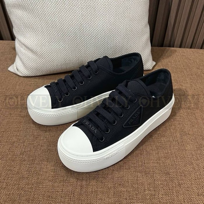프라다 레이스 패브릭 스니커즈