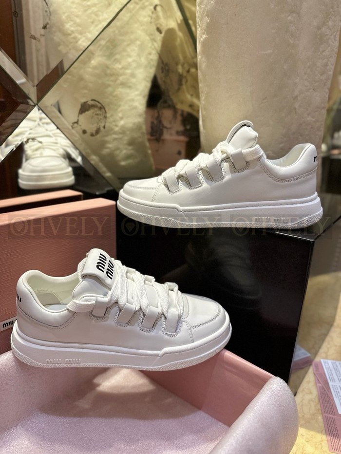 미우미우 레더 스니커즈