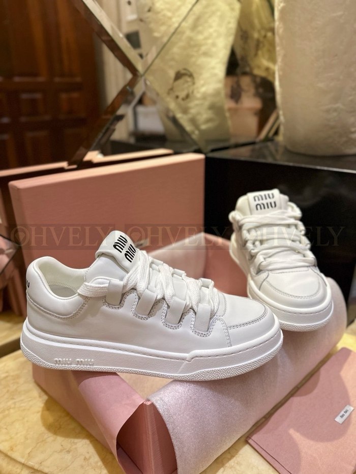미우미우 레더 스니커즈