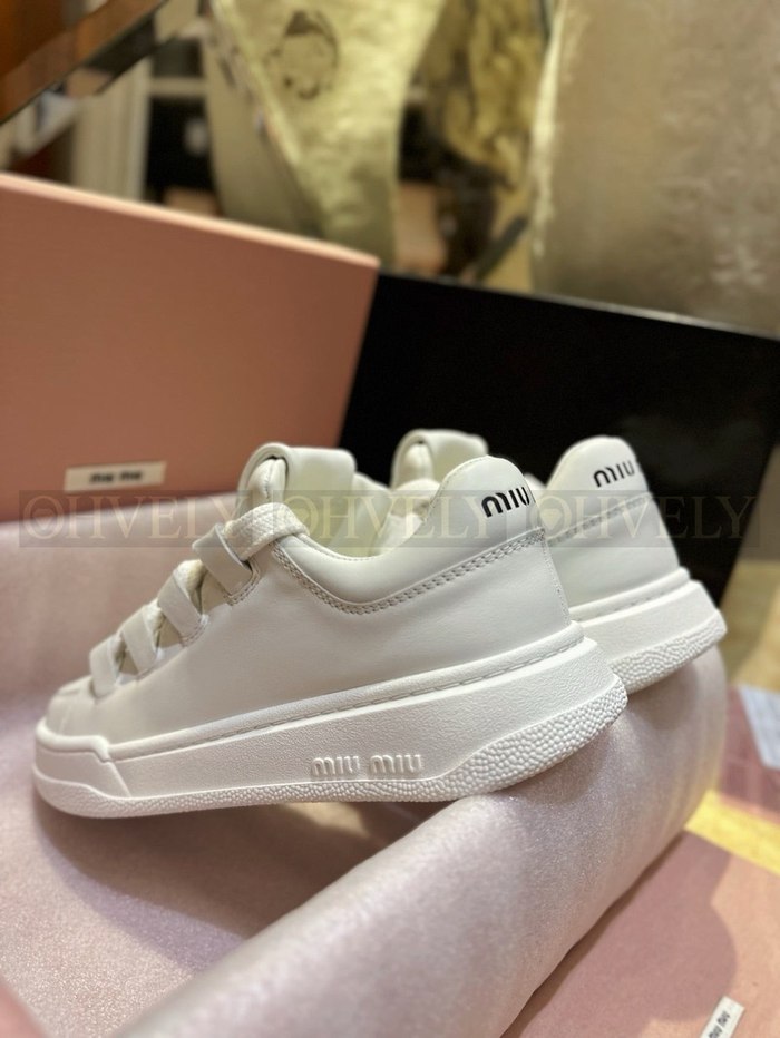 미우미우 레더 스니커즈