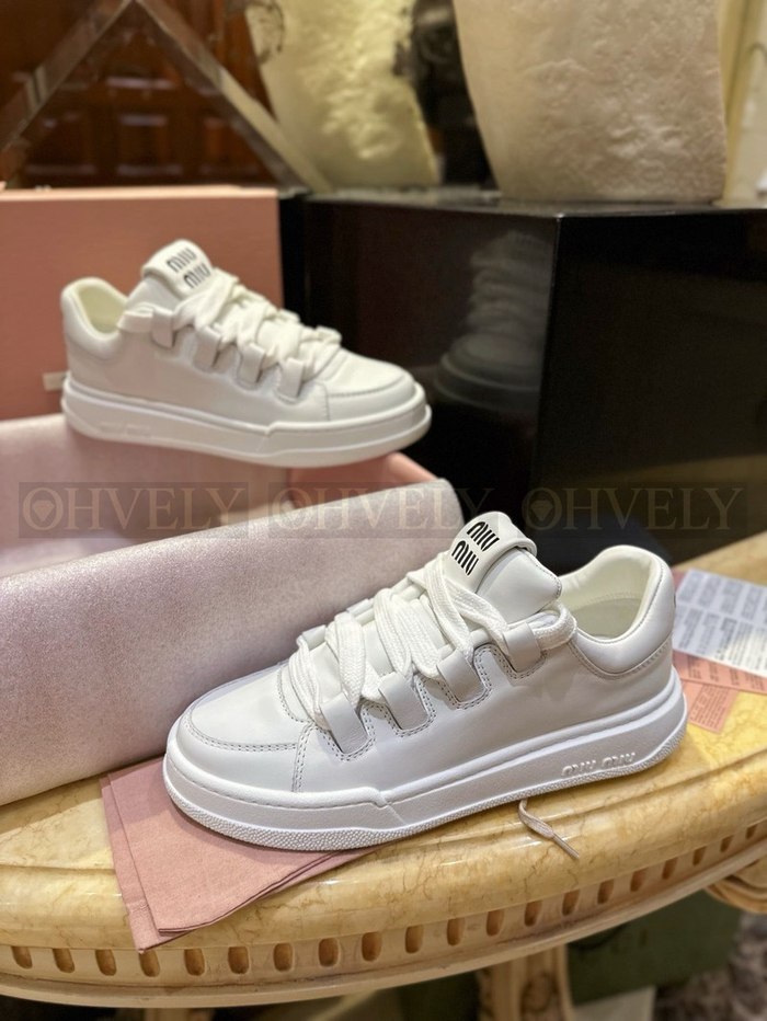 미우미우 레더 스니커즈