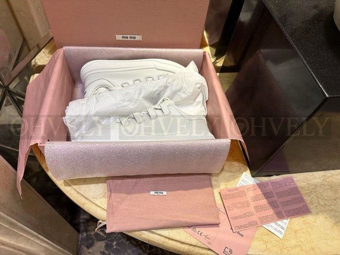 미우미우 레더 스니커즈